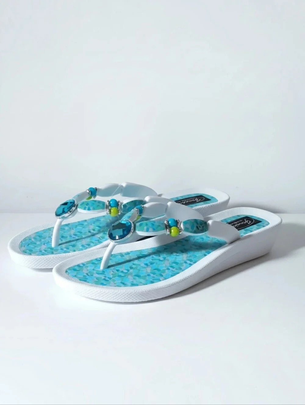 Grandco Size 8 NWT Sandals Lightweight Flip Flops Heel Turquoise Embellished